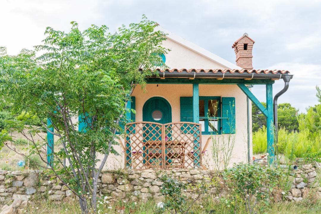 Arya House *